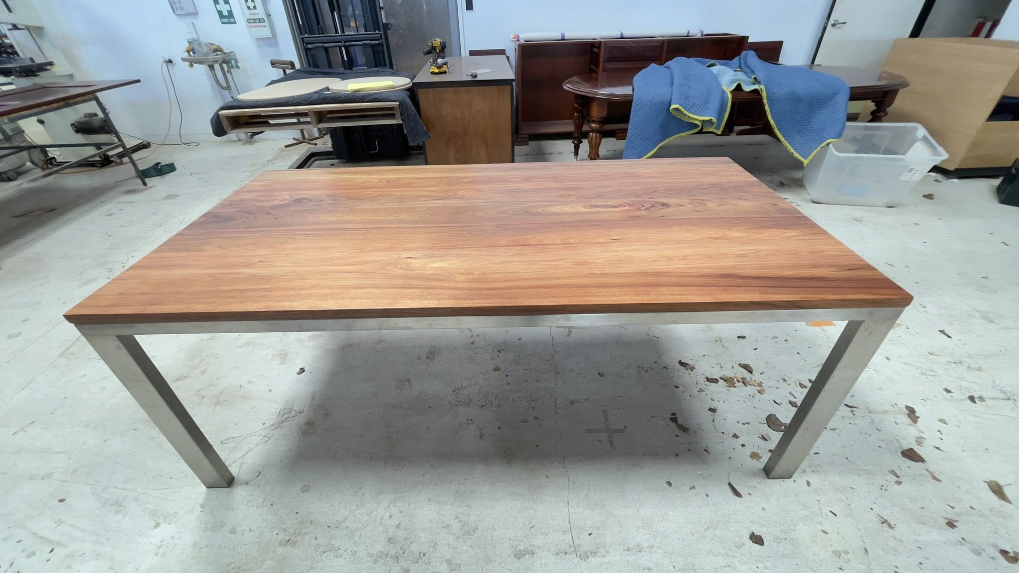 Blackwood Dining Table Makeover – We recently had the pleasure of restoring this beautiful blackwood dining table, originally crafted by Furniture Design Australia. It had suffered water damage, but with some expert care, it’s now looking better than ever! We repaired the damage and finished the table with a high-quality 2PAC acrylic coating — enhancing the natural beauty of the timber while giving it a sleek, durable finish built to last. 🪵 Now it’s ready to shine again in any space!
